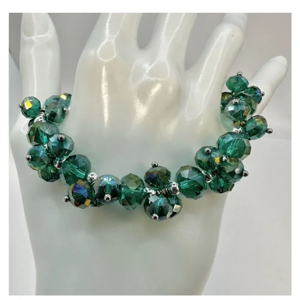 Green glass beaded bracelet